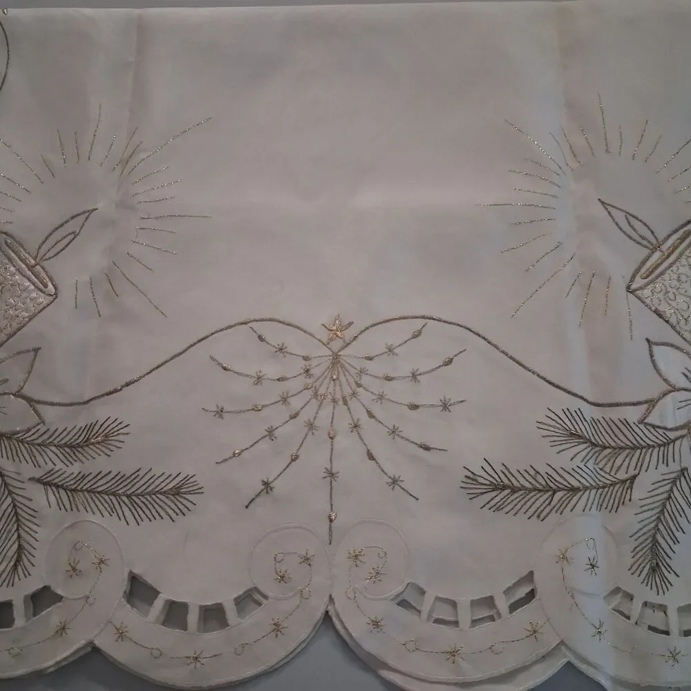 Vintage Christmas Tablecloth 33